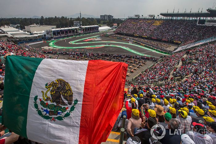 Valtteri Bottas, Mercedes-Benz F1 W08  y fans