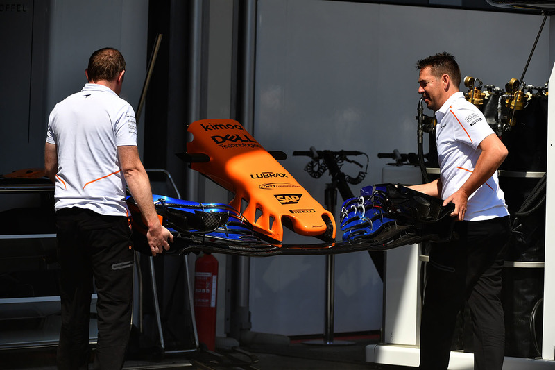 McLaren MCL33 nose and front wing