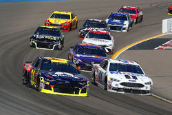 William Byron, Hendrick Motorsports, Chevrolet Camaro AXALTA and Kurt Busch, Stewart-Haas Racing, Ford Fusion Mobil 1/Haas Automation