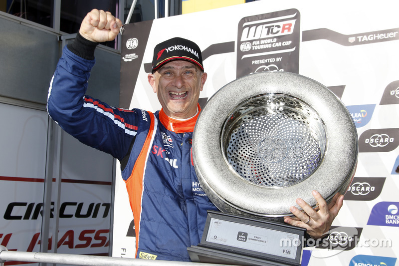 Podio: il vincitore della gara Gabriele Tarquini, BRC Racing Team Hyundai i30 N TCR