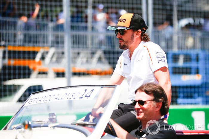 Fernando Alonso, McLaren, en el desfile de pilotos