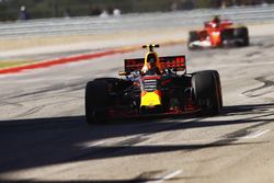Max Verstappen, Red Bull Racing RB13, Kimi Raikkonen, Ferrari SF70H
