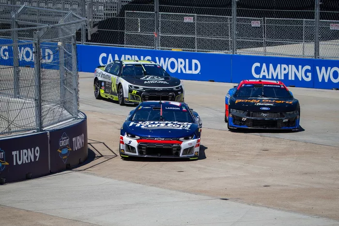 Kyle Larson, Hendrick Motorsports, Chris Buescher, RFK Racing, William Byron, Hendrick Motorsports