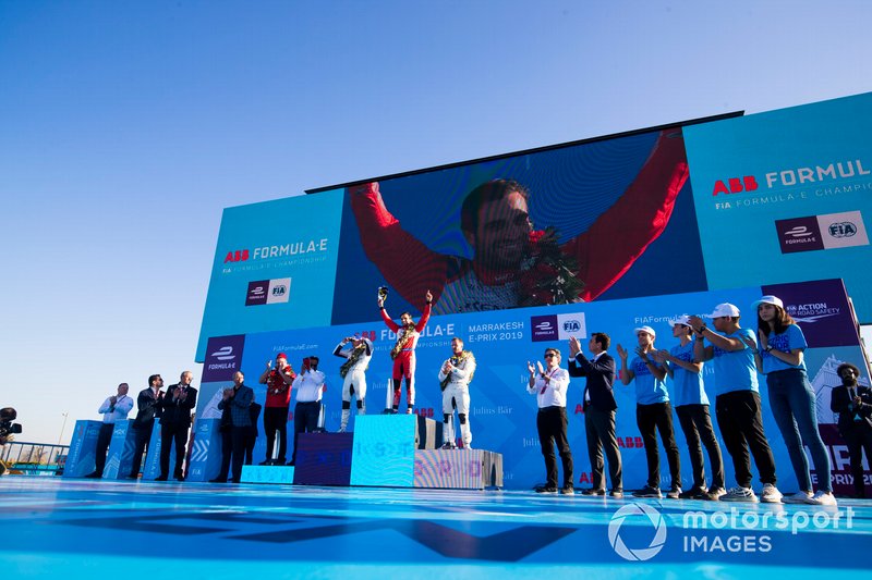 Robin Frijns, Envision Virgin Racing, 2° classificato, Jérôme d'Ambrosio, Mahindra Racing, 1° classificato, Sam Bird, Envision Virgin Racing, 3° classificato, festeggiano sul podio