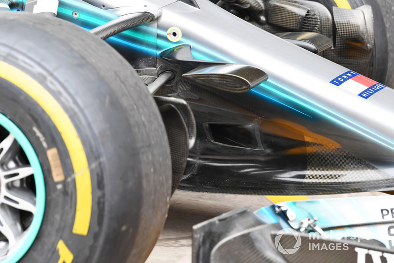 Детали носового обтекателя Mercedes F1 W09