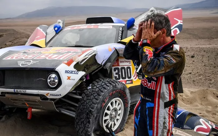 #300 X-Raid Mini JCW Team: Carlos Sainz tras su accidente