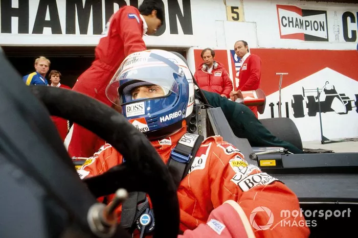 Alain Prost, McLaren MP4\2 TAG Porsche, Ron Dennis, Jo Ramirez