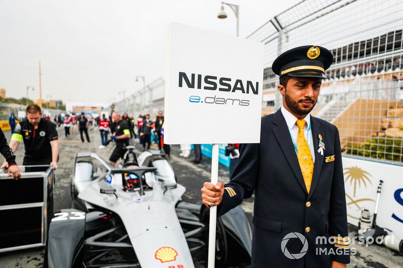 A Saudia Airline representative holds the grid sign for Sébastien Buemi, Nissan e.Dams, Nissan IMO1