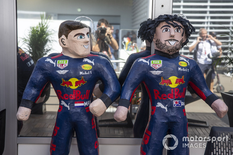 Piñatas de Max Verstappen, Red Bull Racing y Daniel Ricciardo, Red Bull Racing RB14