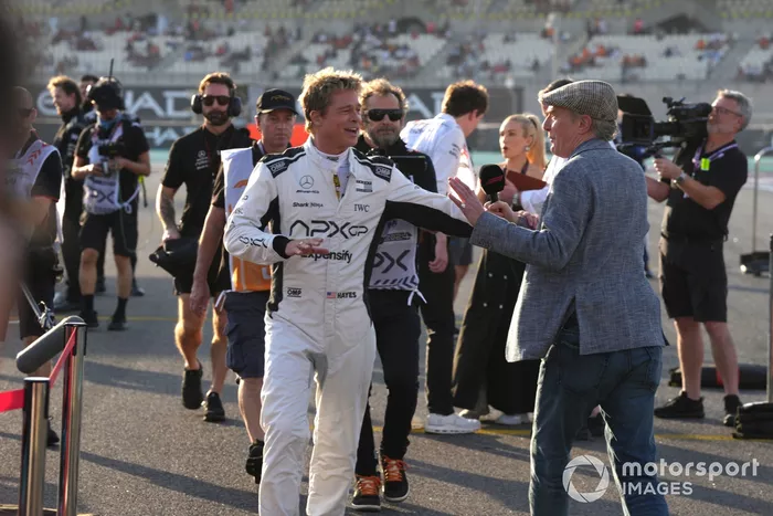 Brad Pitt en la parrilla para el rodaje de F1