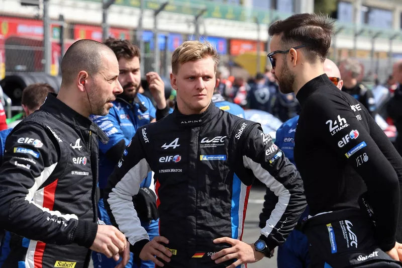 #36 Alpine Endurance Team Alpine A424 : Jules Gounon, Frédéric Makowiecki, Mick Schumacher