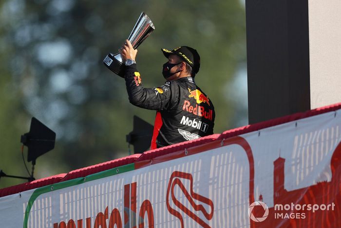 Podio: tercer lugar Alex Albon, Red Bull Racing