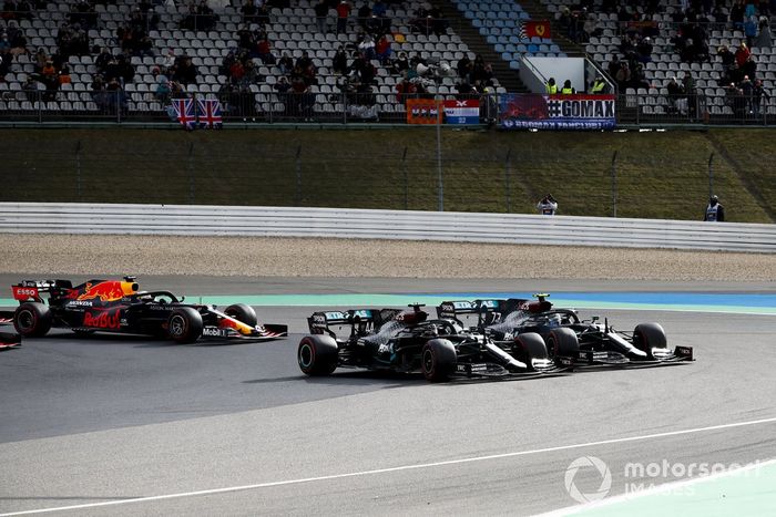 Lewis Hamilton, Mercedes F1 W11, Valtteri Bottas, Mercedes F1 W11, al inicio