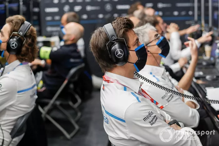 Toto Wolff (jefe de equipo, CEO, Mercedes AMG) en el garaje