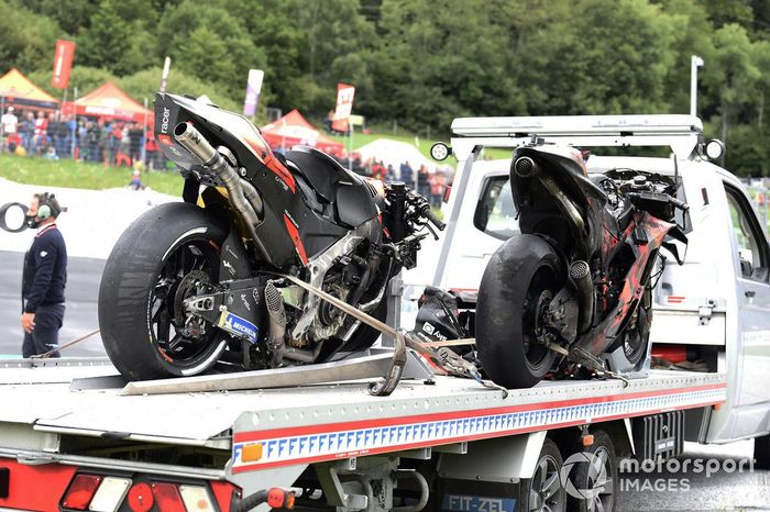 Motos de Dani Pedrosa, Red Bull KTM Factory Racing y Lorenzo Savadori, Aprilia Racing Team Gresini tras el incendio
