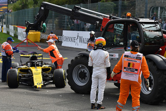 Nico Hulkenberg, Renault Sport F1 Team R.S. 18 and Fernando Alonso, McLaren crashed at the start of the race
