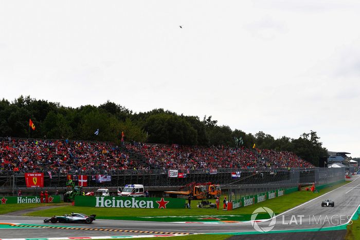 Lewis Hamilton, Mercedes AMG F1 W09,  Valtteri Bottas, Mercedes AMG F1 W09