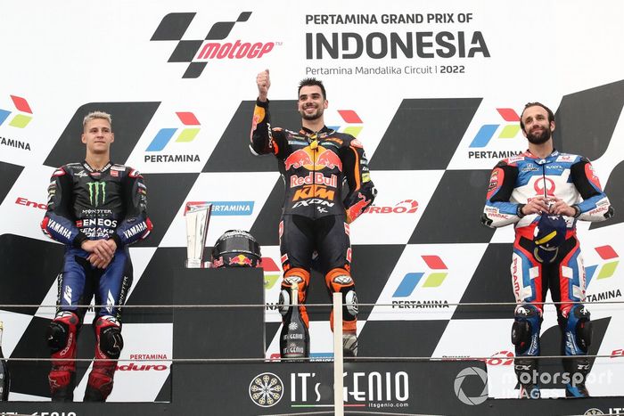 Podio: el ganador Miguel Oliveira, Red Bull KTM Factory Racing, segundo Fabio Quartararo, Yamaha Factory Racing, tercero Johann Zarco, Pramac Racing