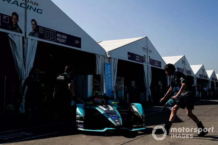 Nelson Piquet Jr., Jaguar Racing, Jaguar I-Type 3 in pit lane