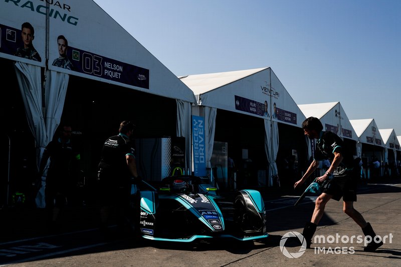 Nelson Piquet Jr., Jaguar Racing, Jaguar I-Type 3 in the pit lane