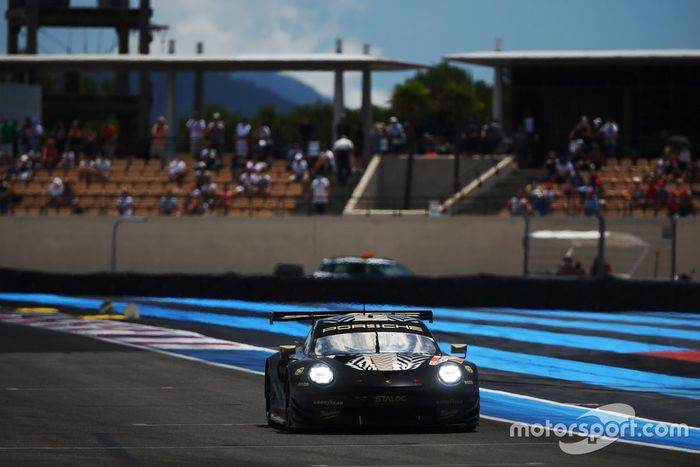 #77 Dempsey - Proton Racing Porsche 911 RSR: Christian Ried, Michele Beretta, Alessio Picariello