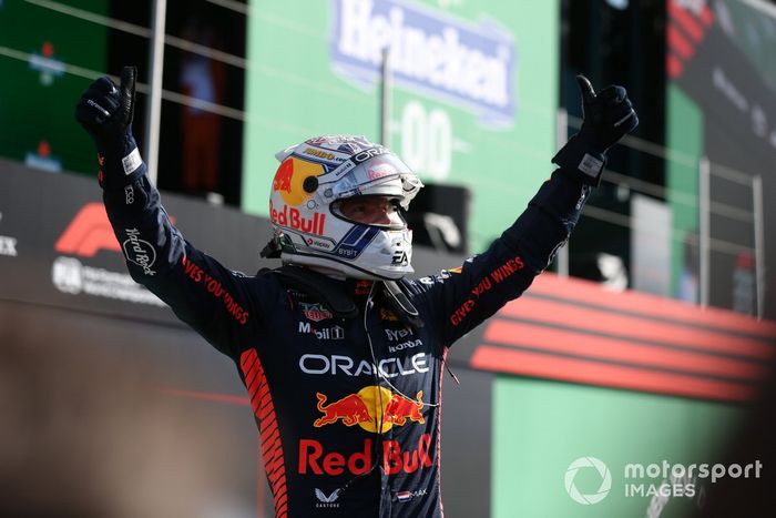 Max Verstappen, Red Bull Racing, celebra la pole en el Parc Ferme