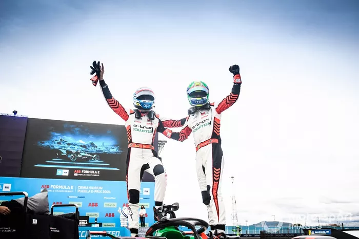 Segundo lugar Rene Rast, Audi Sport ABT Schaeffler, ganador Lucas Di Grassi, Audi Sport ABT Schaeffler, en Parc Ferme
