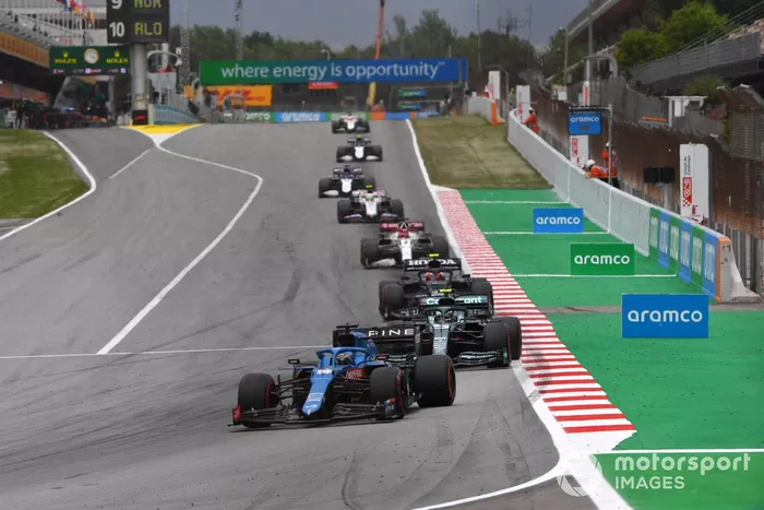 Fernando Alonso, Alpine A521, Sebastian Vettel, Aston Martin AMR21, Pierre Gasly, AlphaTauri AT02