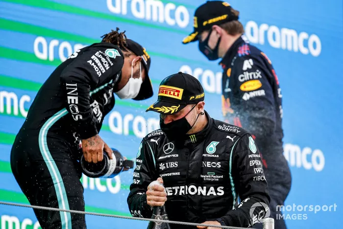 Podio: segundo lugar Max Verstappen, Red Bull Racing, ganador de la carrera Lewis Hamilton, Mercedes, tercer lugar Valtteri Bottas, Mercedes