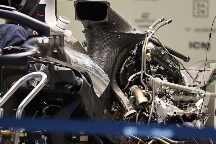 Detalle del motor del AlphaTauri AT02 
