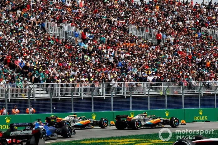 Lando Norris, McLaren MCL60, Oscar Piastri, McLaren MCL60, Alex Albon, Williams FW45