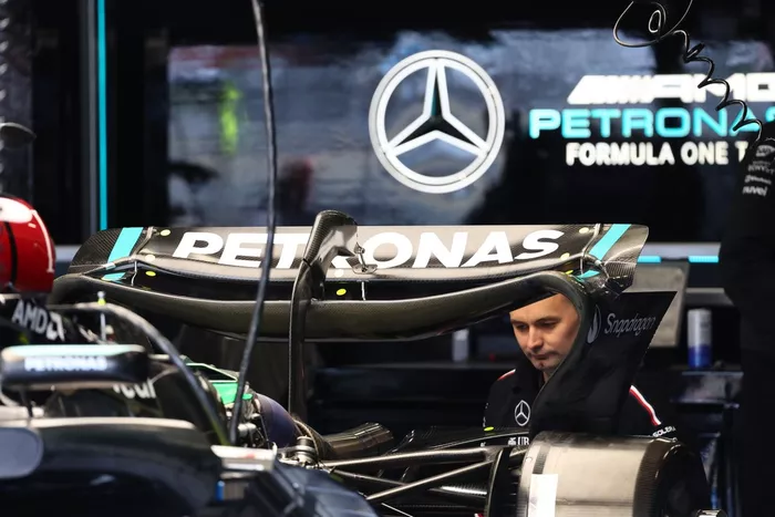 Mercedes W15 detalles técnicos