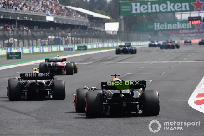 Lando Norris, McLaren MCL36, Daniel Ricciardo
