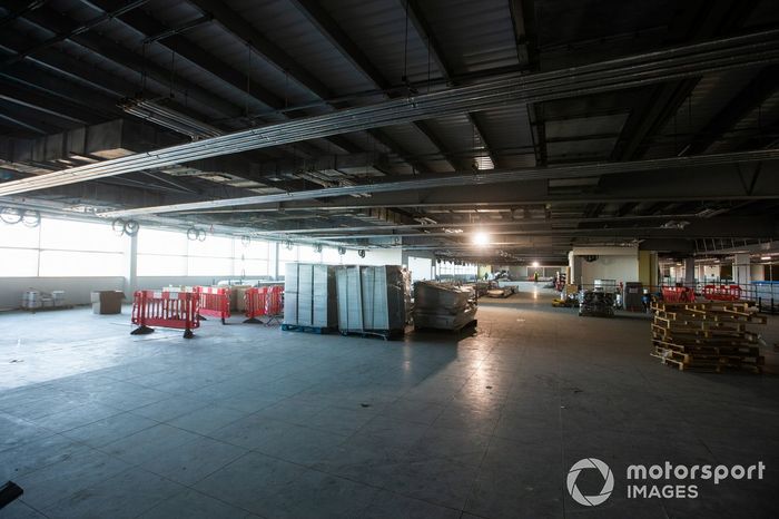 Visita a la fábrica de Aston Martin en Silverstone