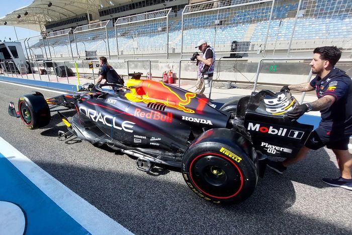 Red Bull Racing RB19, piso