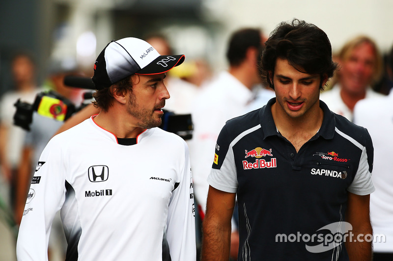 (L to R): Fernando Alonso, McLaren with Carlos Sainz Jr., Scuderia Toro Rosso