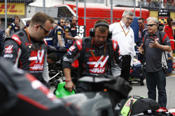 Спортивний директор Ф1 Росс Браун, керівник Haas F1 Team Гюнтер Штайнер