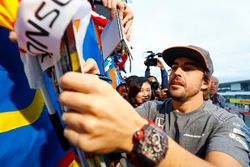 Fernando Alonso, McLaren, firma de autógrafos