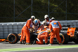 Fernando Alonso, McLaren MCL32 s'arrête en piste