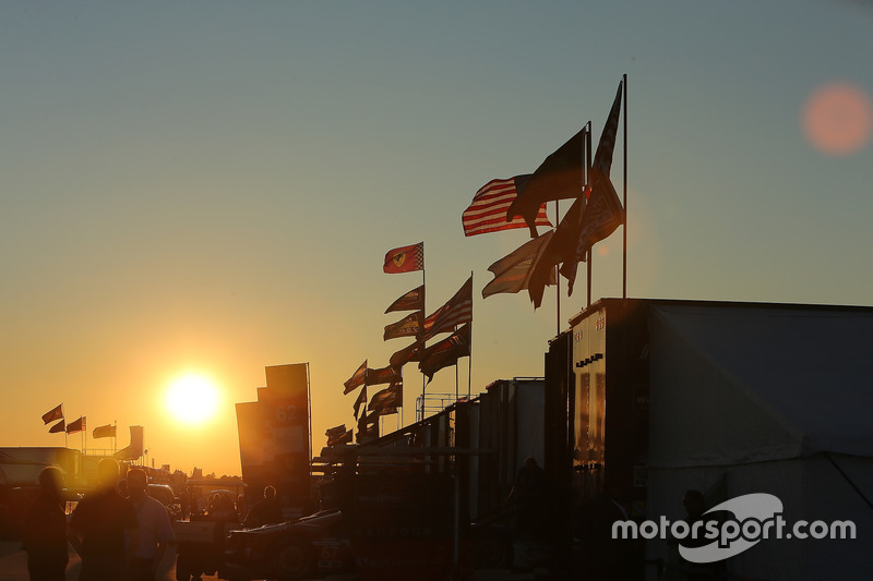 Abendstimmung im Fahrerlager in Sebring