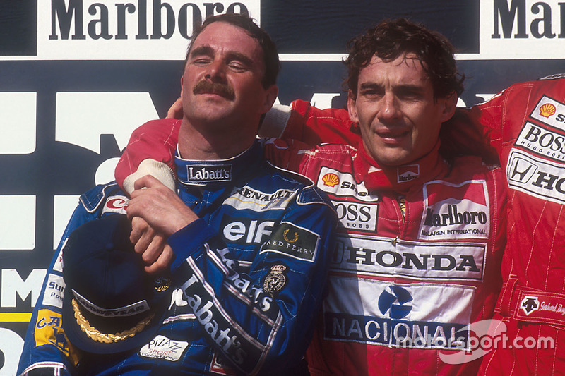 Podio: segundo lugar y nuevo campeón del mundon Nigel Mansell, Williams Renault, ganador de la carre