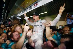 Nico Rosberg, Mercedes AMG F1 celebrates his World Championship with the team