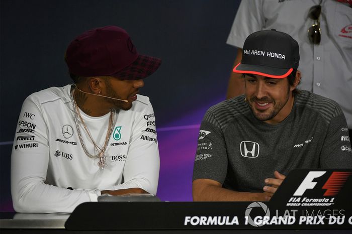 Lewis Hamilton, Mercedes AMG F1 y Fernando Alonso, McLaren