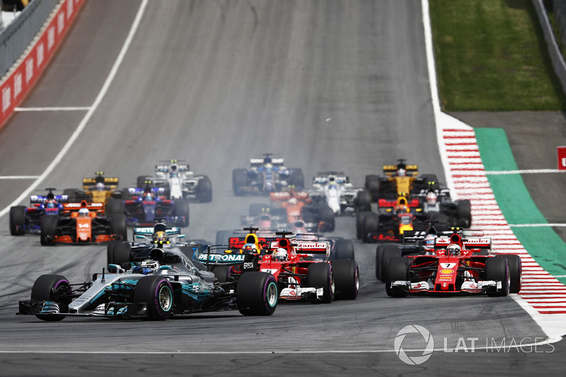 Valtteri Bottas, Mercedes AMG F1 W08, Sebastian Vettel, Ferrari SF70H, Daniel Ricciardo, Red Bull Racing RB13, Kimi Raikkonen, Ferrari SF70H, Daniel Ricciardo, Red Bull Racing RB13, Romain Grosjean, Haas F1 Team VF-17 and Lewis Hamilton, Mercedes AMG F1 W08. at the start