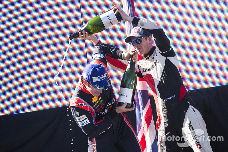 Podio: il vincitore Thierry Neuville, Hyundai Motorsport, second place Elfyn Evans, M-Sport