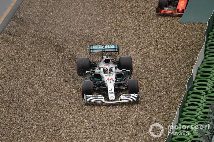 Choque de Lewis Hamilton, Mercedes AMG F1 W10 con el muro