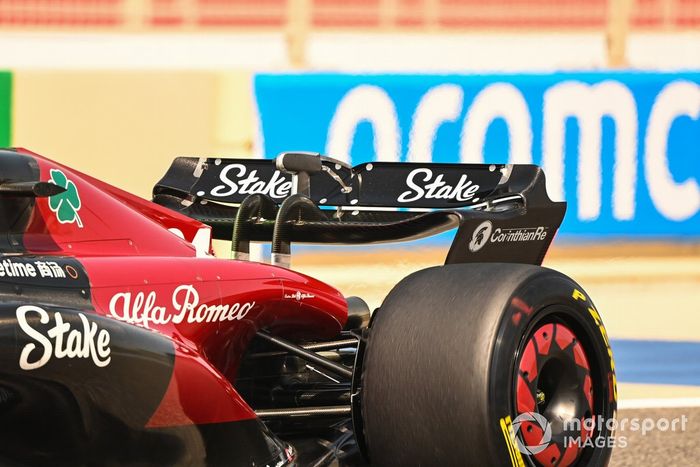 Zhou Guanyu, Alfa Romeo C43, detalle del alerón trasero