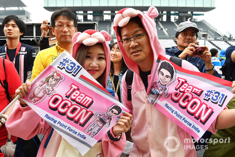 Des fans d'Esteban Ocon