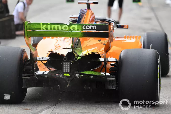 Fernando Alonso, McLaren MCL33 con parafina aerodinámica en el alerón trasero