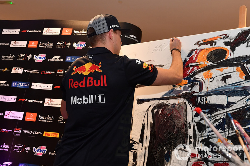 Гран Прі Абу-Дабі: Макс картина Red Bull Racing для благодійного аукціону Wish Foundation Charity Auction